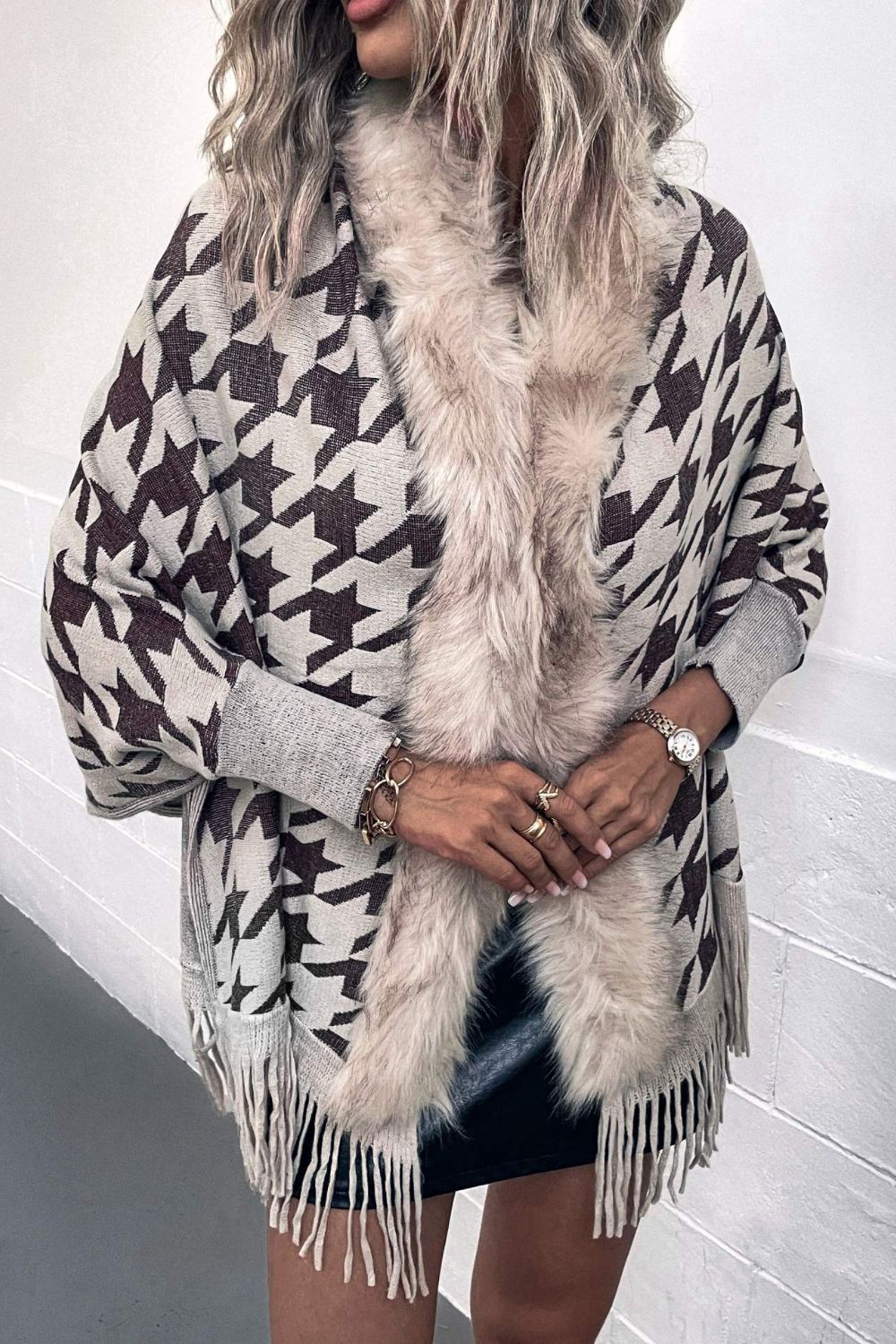houndstooth-fringe-hem-poncho-623478