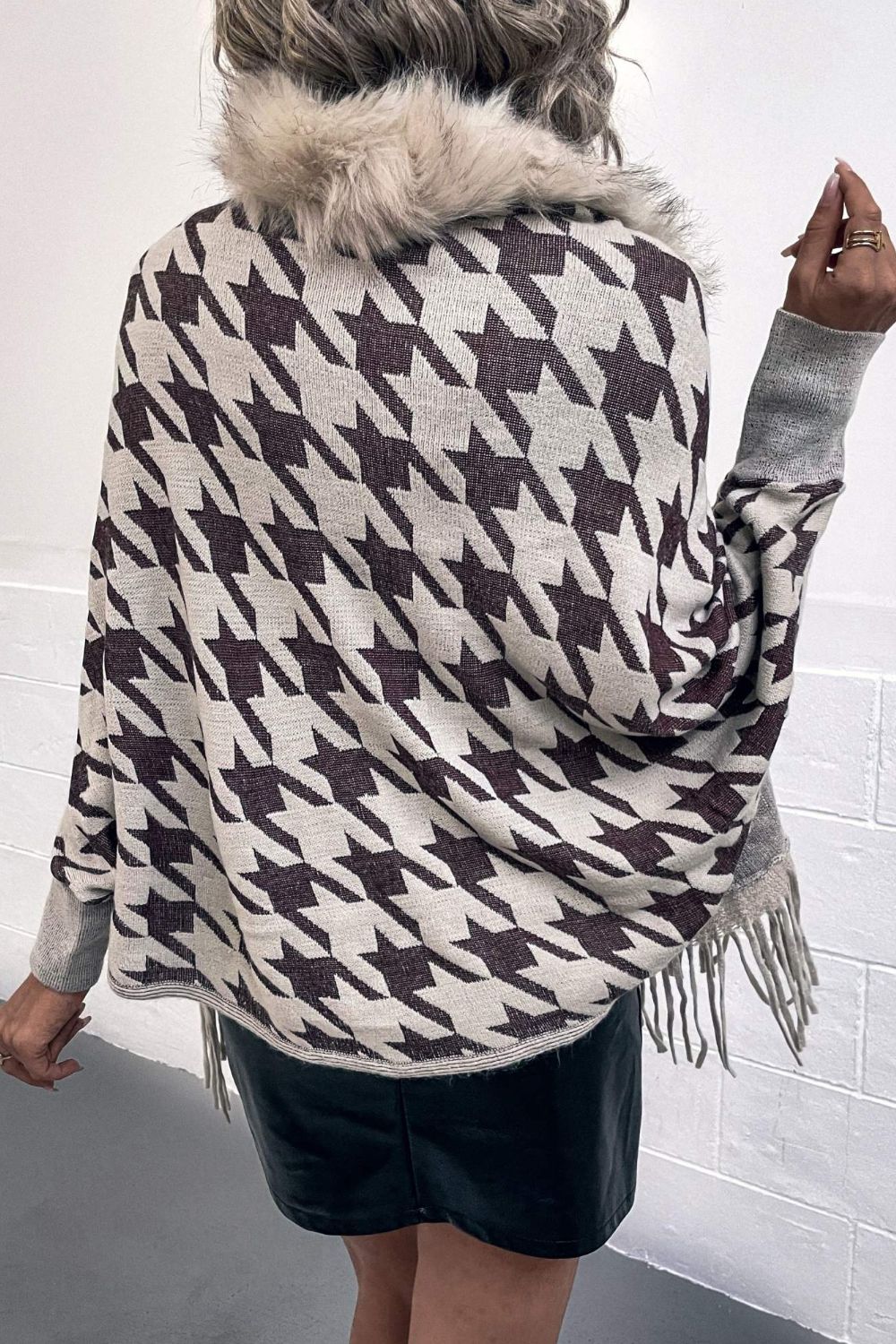 houndstooth-fringe-hem-poncho-747307