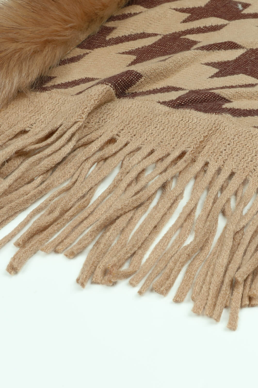 houndstooth-fringe-hem-poncho-820273
